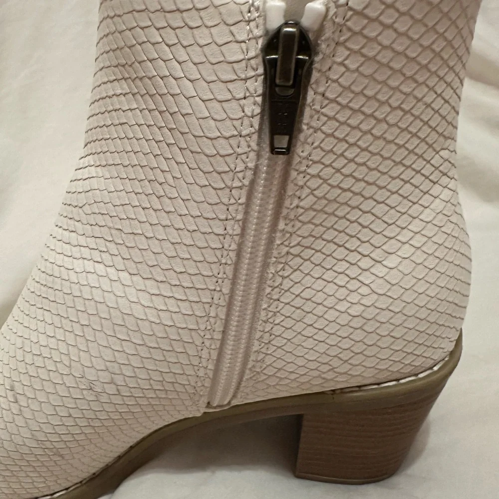 Universal Thread Target White Snakeskin Ankle Boots Tan Bottom Zipper Size 8.5 - Picture 6 of 8